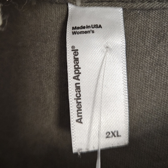 👕 2/$20 American Apparel Tshirt - Picture 4 of 4